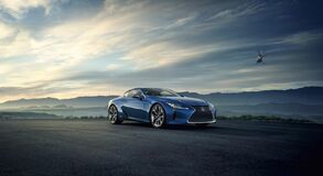  Lexus LC v novém modrém odstínu Structural Blue